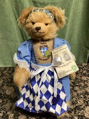 Kermann bear “ Bayerische Bierkonigin